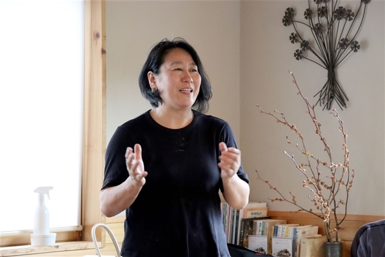 山野草料理の様子