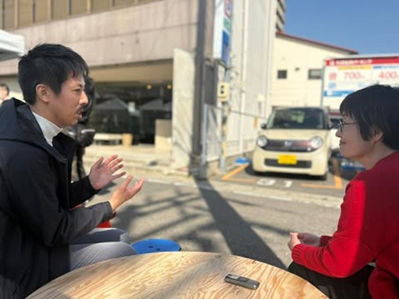 インタビューに応える長坂さん