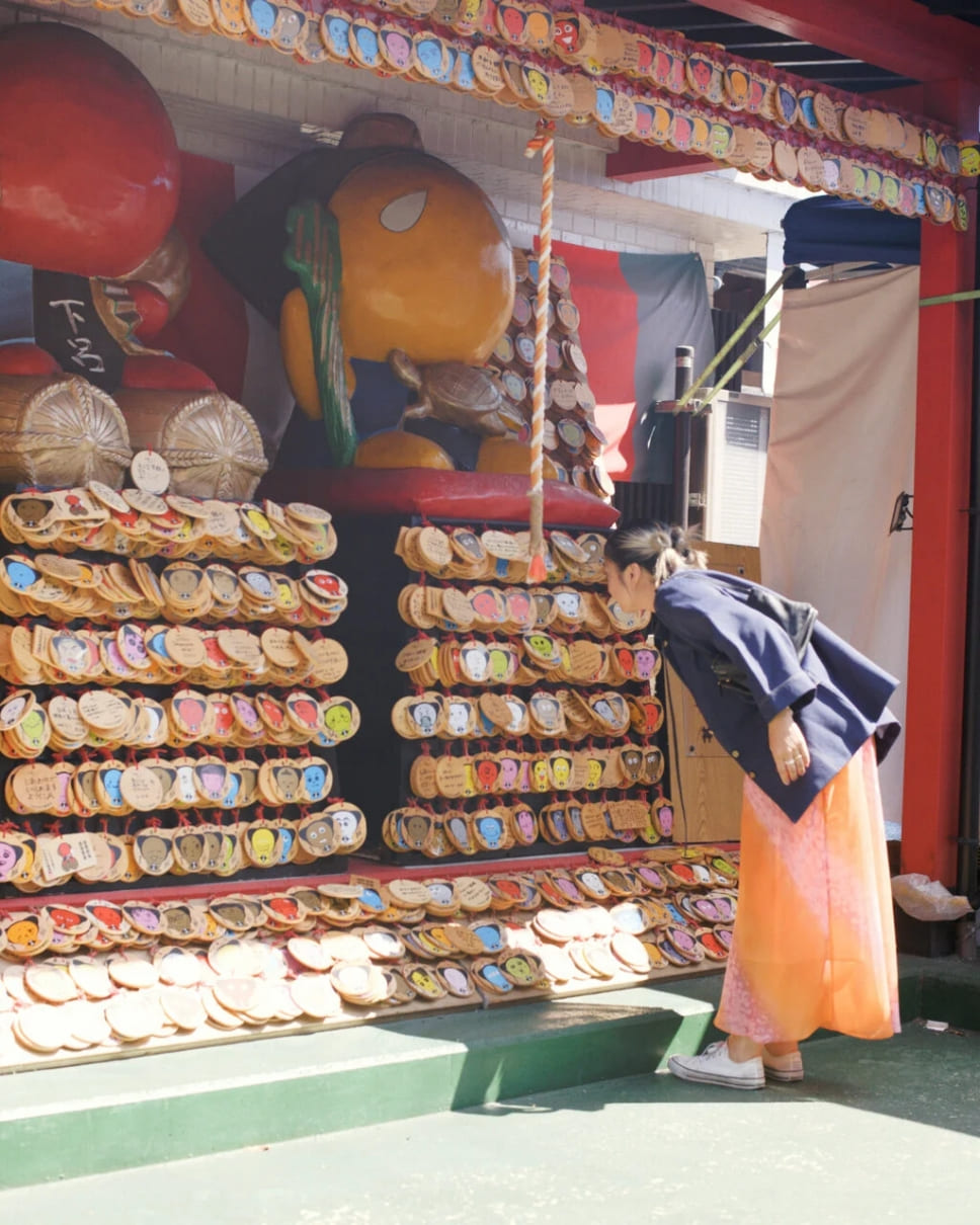 下呂温泉街にある、カラフルな神社を散策