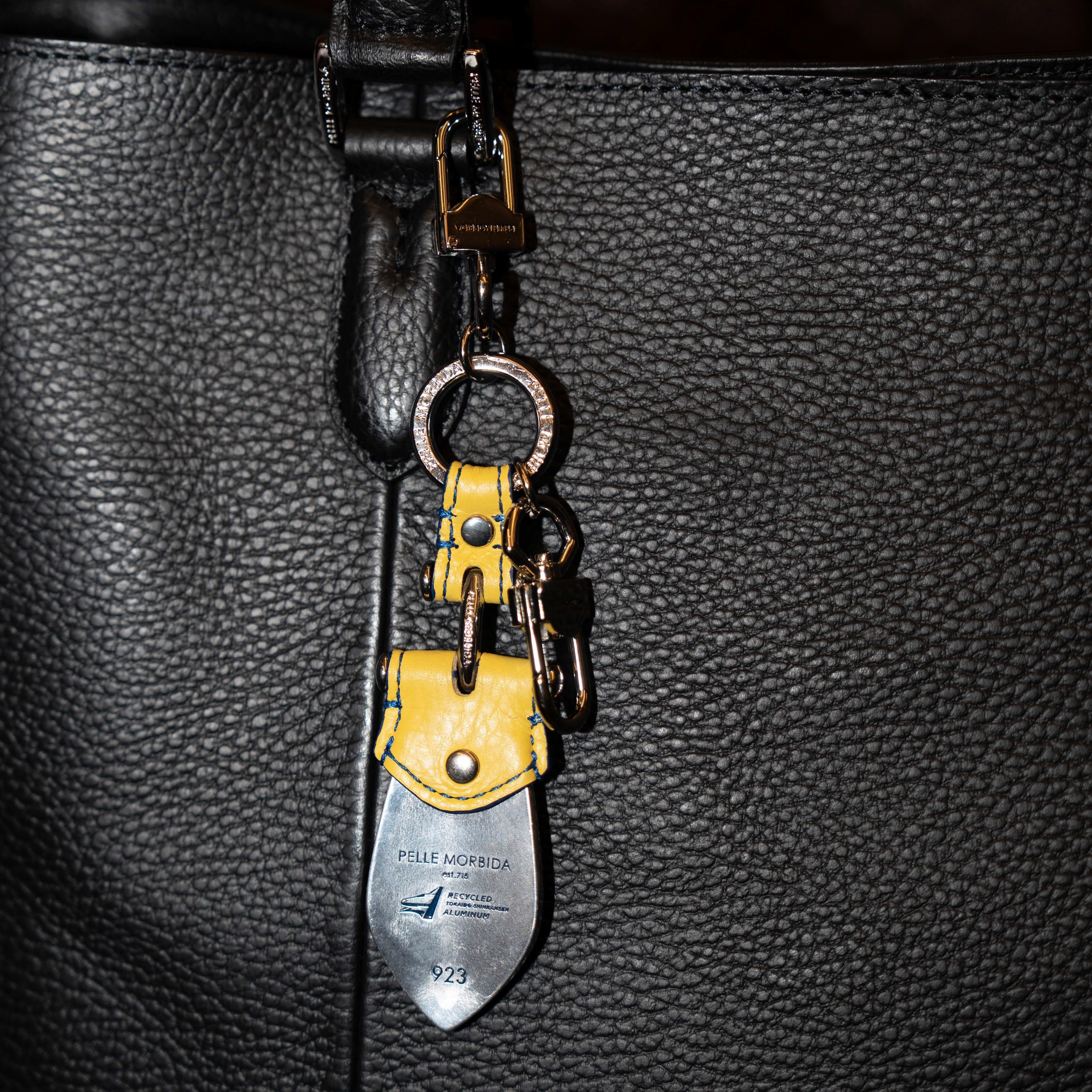 【東海道新幹線再生アルミ×ペッレ モルビダ】シューホーン型キーチャーム イエロー シューホーン型キーチャーム イエロー