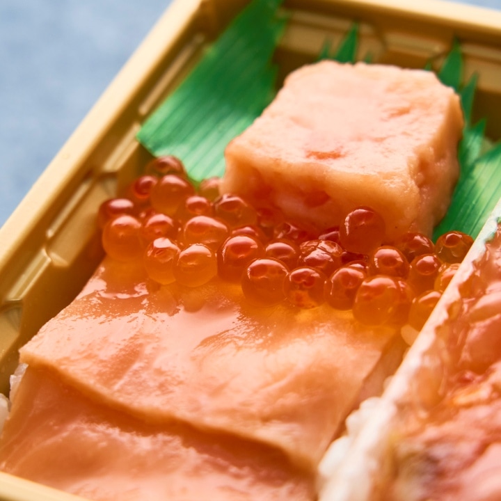 鮭のルイベ漬盛り海鮮弁当 (佐藤水産鮨)【東京駅受取】