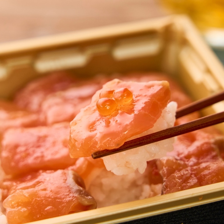 鮭のルイベ漬盛り海鮮弁当 (佐藤水産鮨)【東京駅受取】