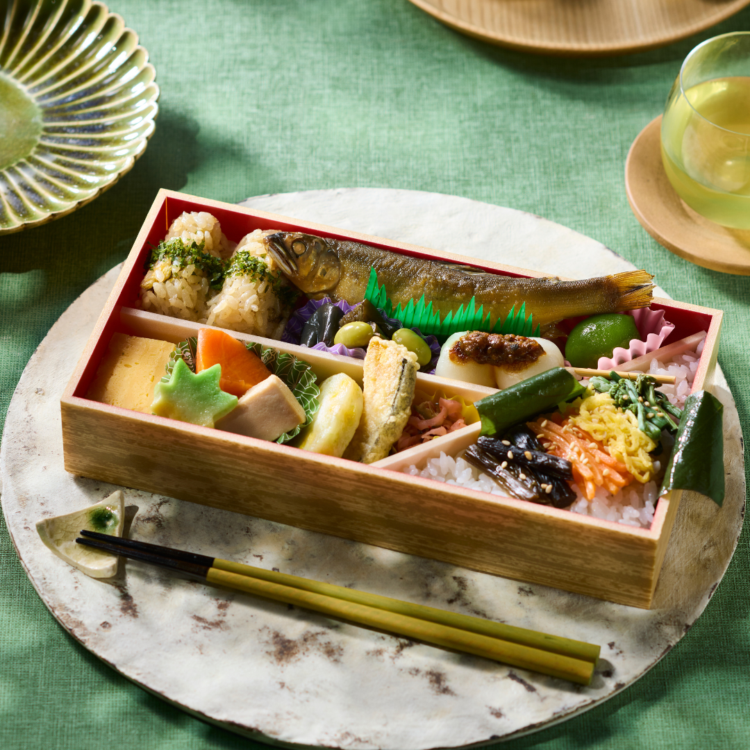 清夏幕之内 まるごと鮎煮と朴葉ずし弁当【新大阪駅】