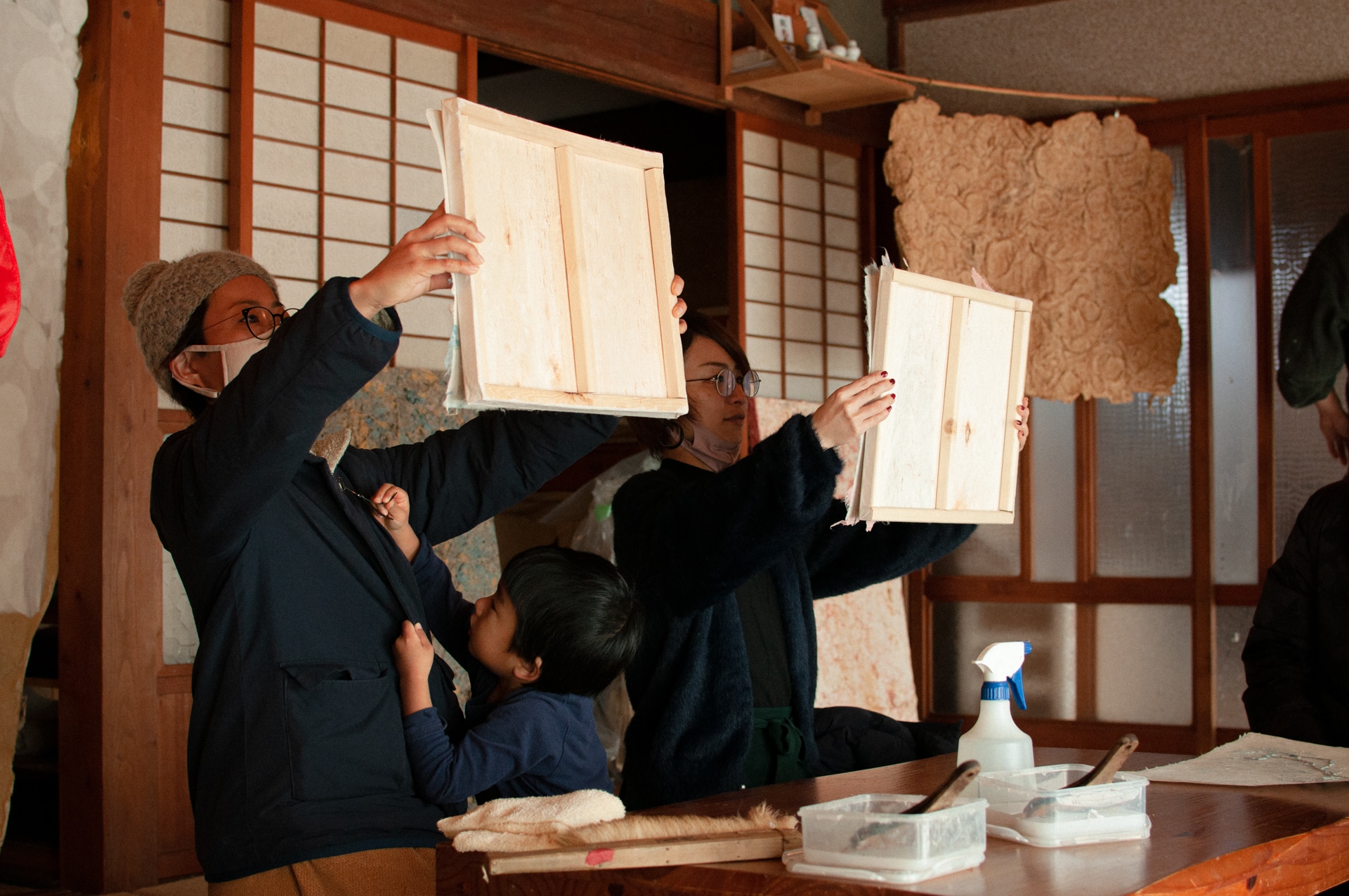 和紙職人に弟子入り ー手すき和紙のアートパネル作り 日にちをお選びください