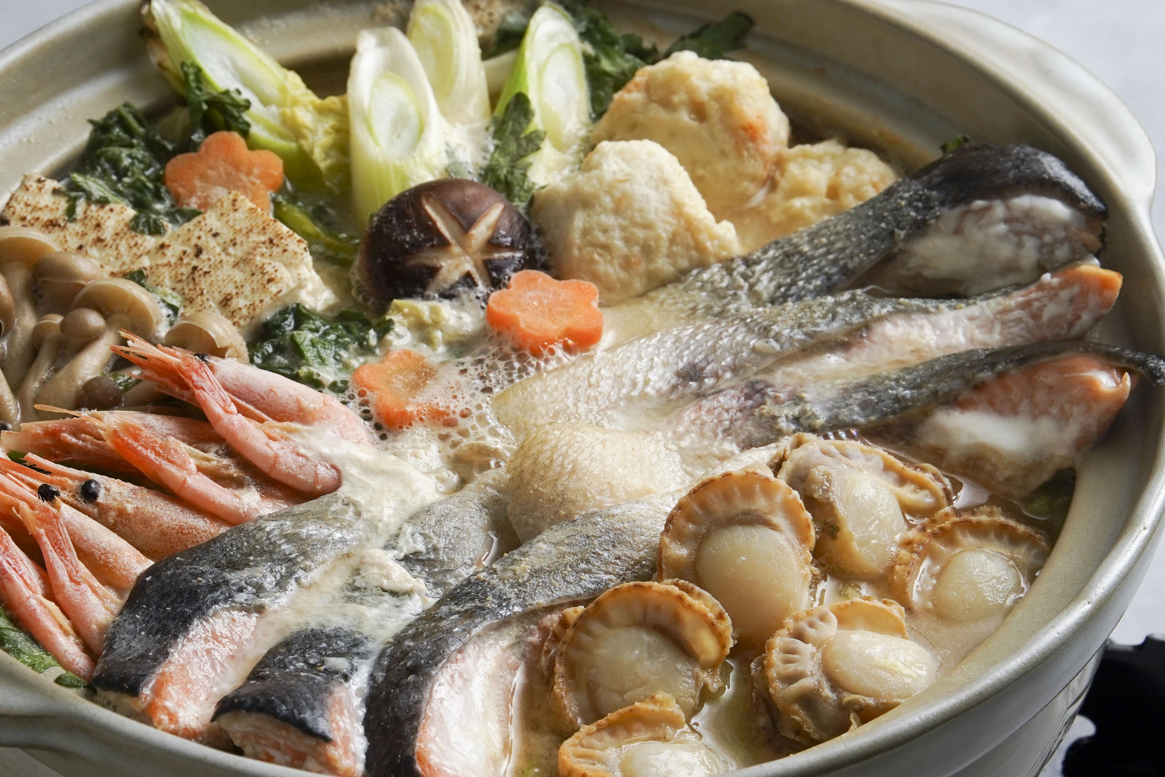 【送料込み】【限定商品】【北海道】旨味たっぷり石狩鍋（江戸屋） ※冷凍配送 【熨斗対応可】