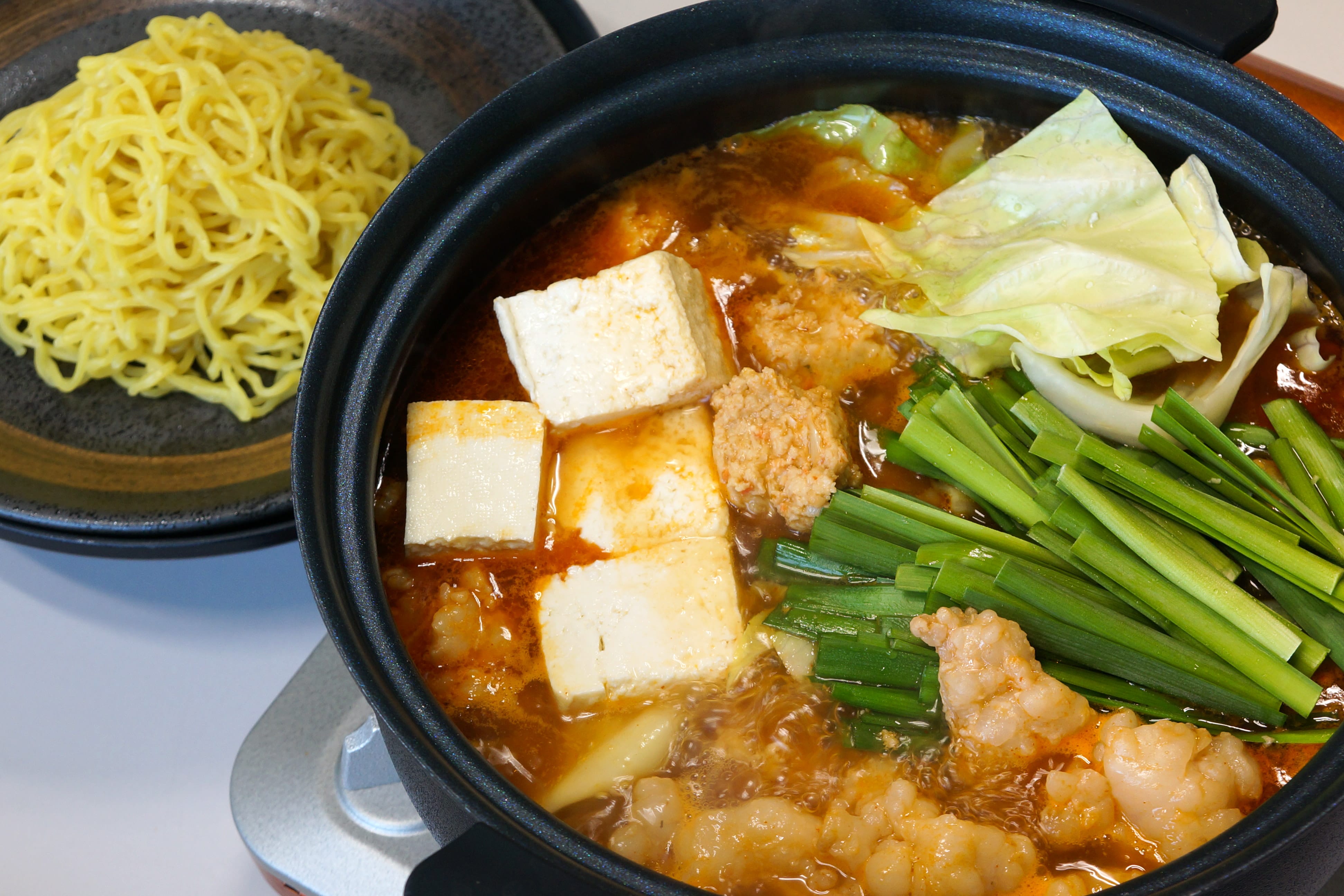 【送料込み】【限定商品】【北海道】ピリ辛牛モツ鍋（江戸屋） ※冷凍配送 【熨斗対応可】