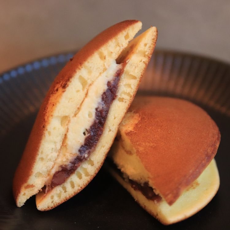 【送料込み】【愛知県】おいもクリームと北海道小豆のふわふわどら焼き　８個（東甘堂） ※冷凍配送