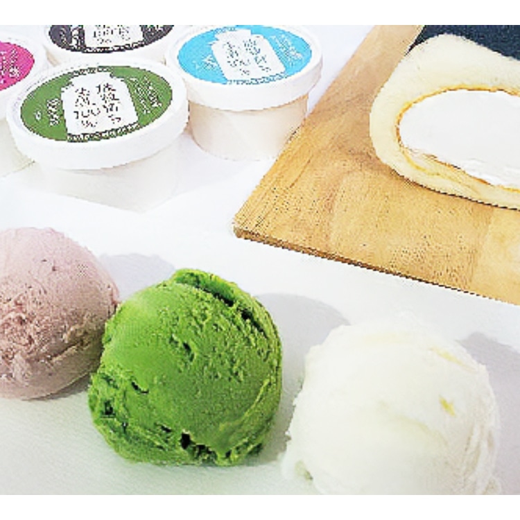 【送料込み】【和歌山県】黒沢牛柄ロールケーキとアイス５個セット ※冷凍配送