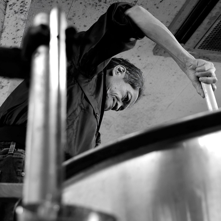 妥協を許さない亀岡蒸留所の蔵人