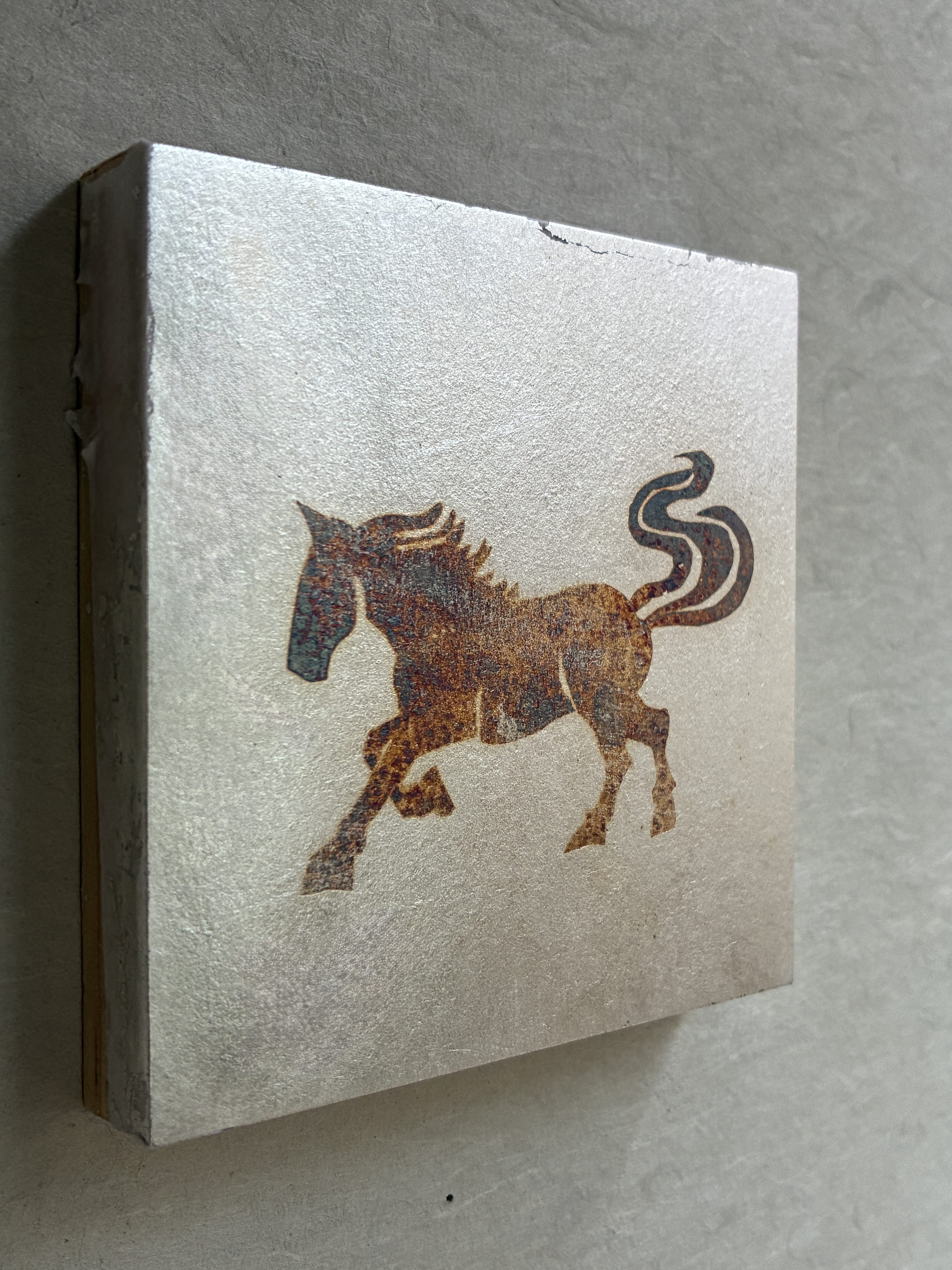 美術に親しむ教室「銀箔に硫黄で焼いて絵を描こう」