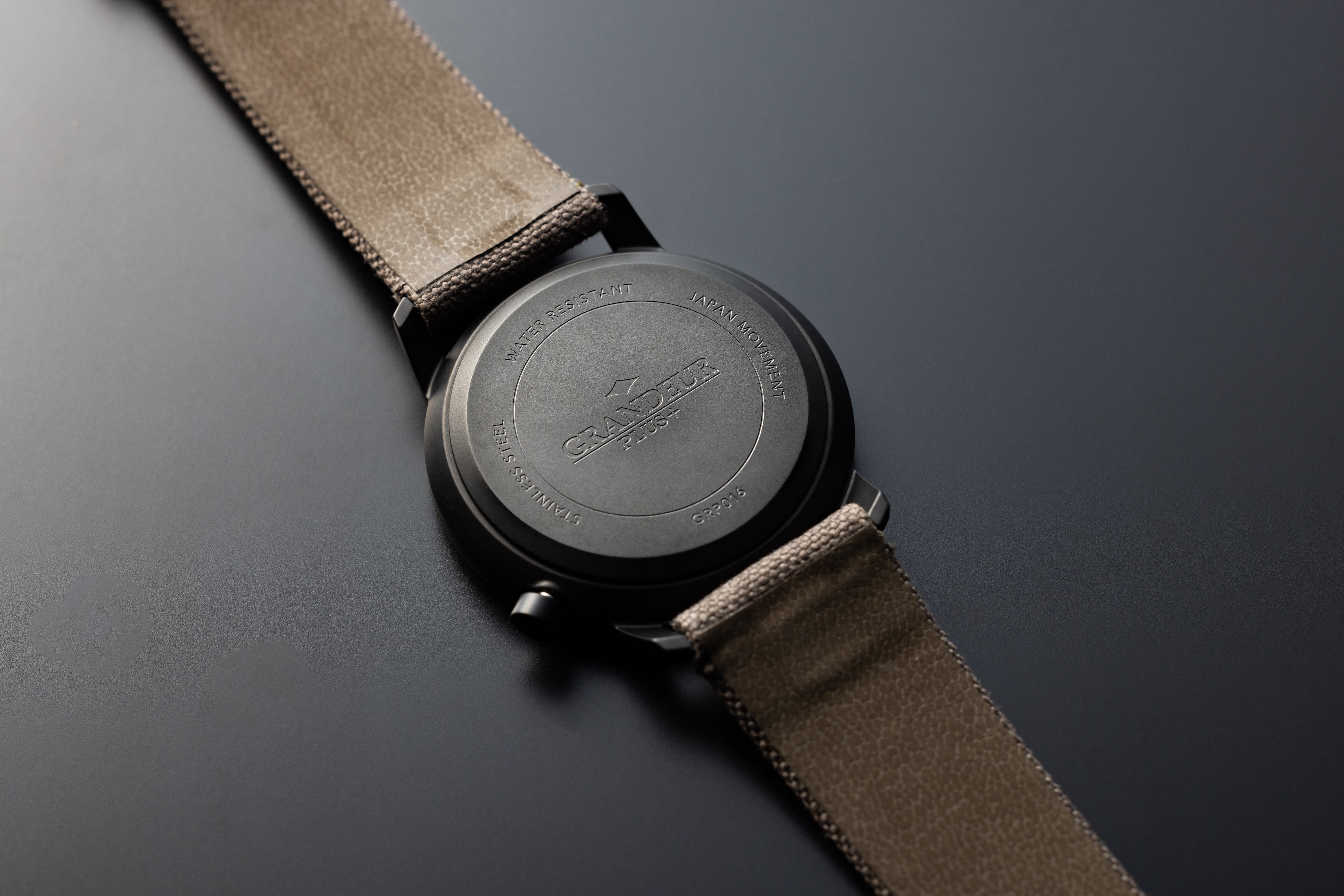 ウッドベゼルソーラーウォッチ　ポーチ付き　ソーラー充電　ブラックxサンダルウッド ブラックxサンダルウッド